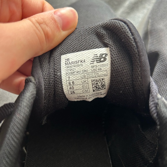 New Balance shoes - Picture 3 of 6